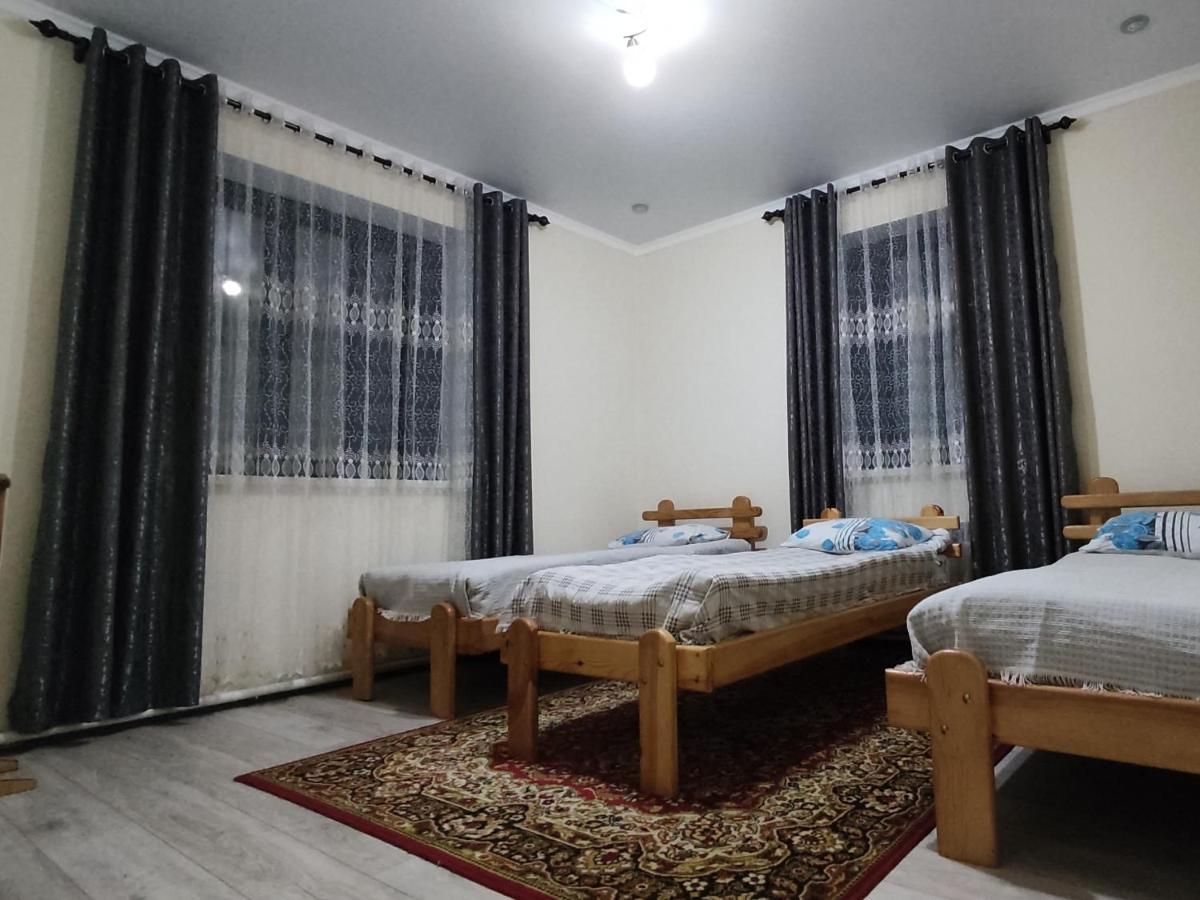 Tuenduek Guest House, Karakol Luaran gambar