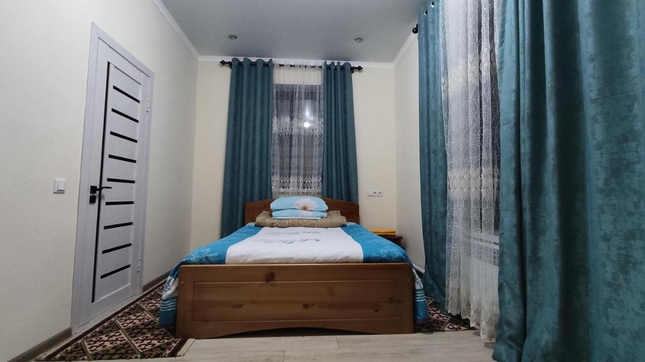 Tuenduek Guest House, Karakol Luaran gambar