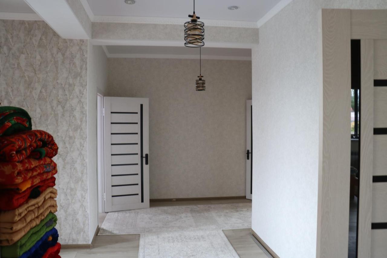 Tuenduek Guest House, Karakol Luaran gambar