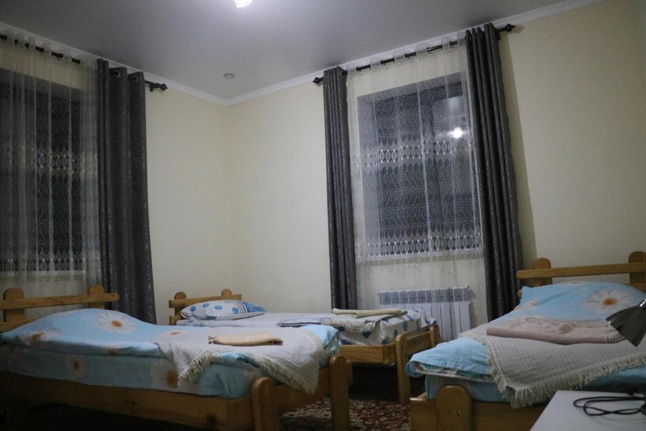 Tuenduek Guest House, Karakol Luaran gambar