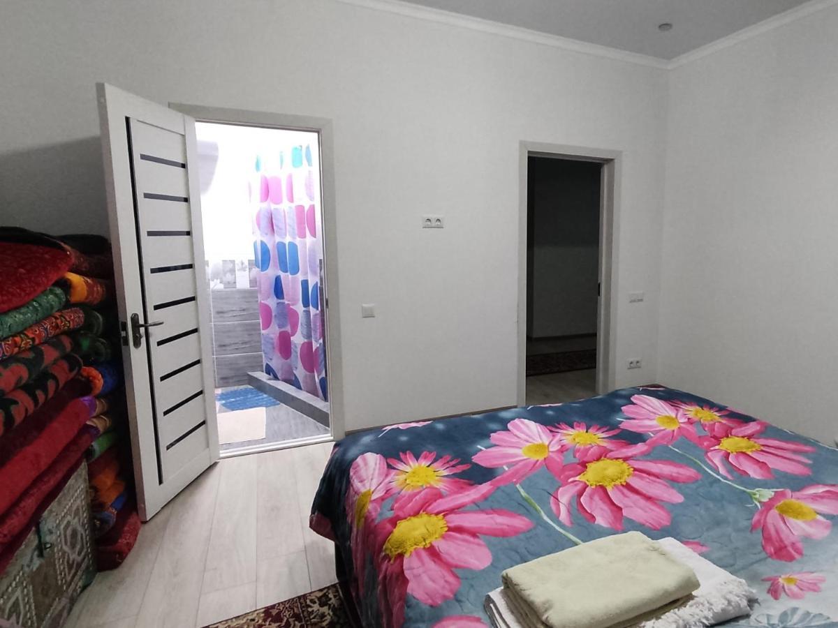 Tuenduek Guest House, Karakol Bilik gambar