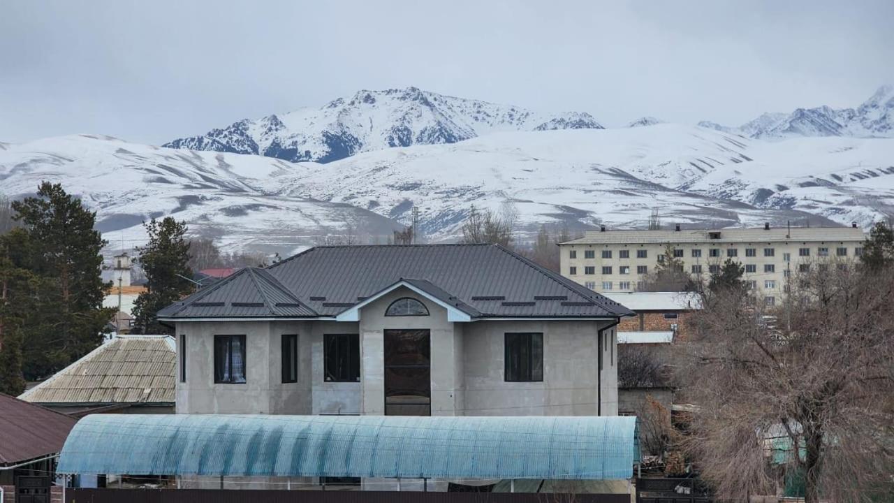 Tuenduek Guest House, Karakol Luaran gambar