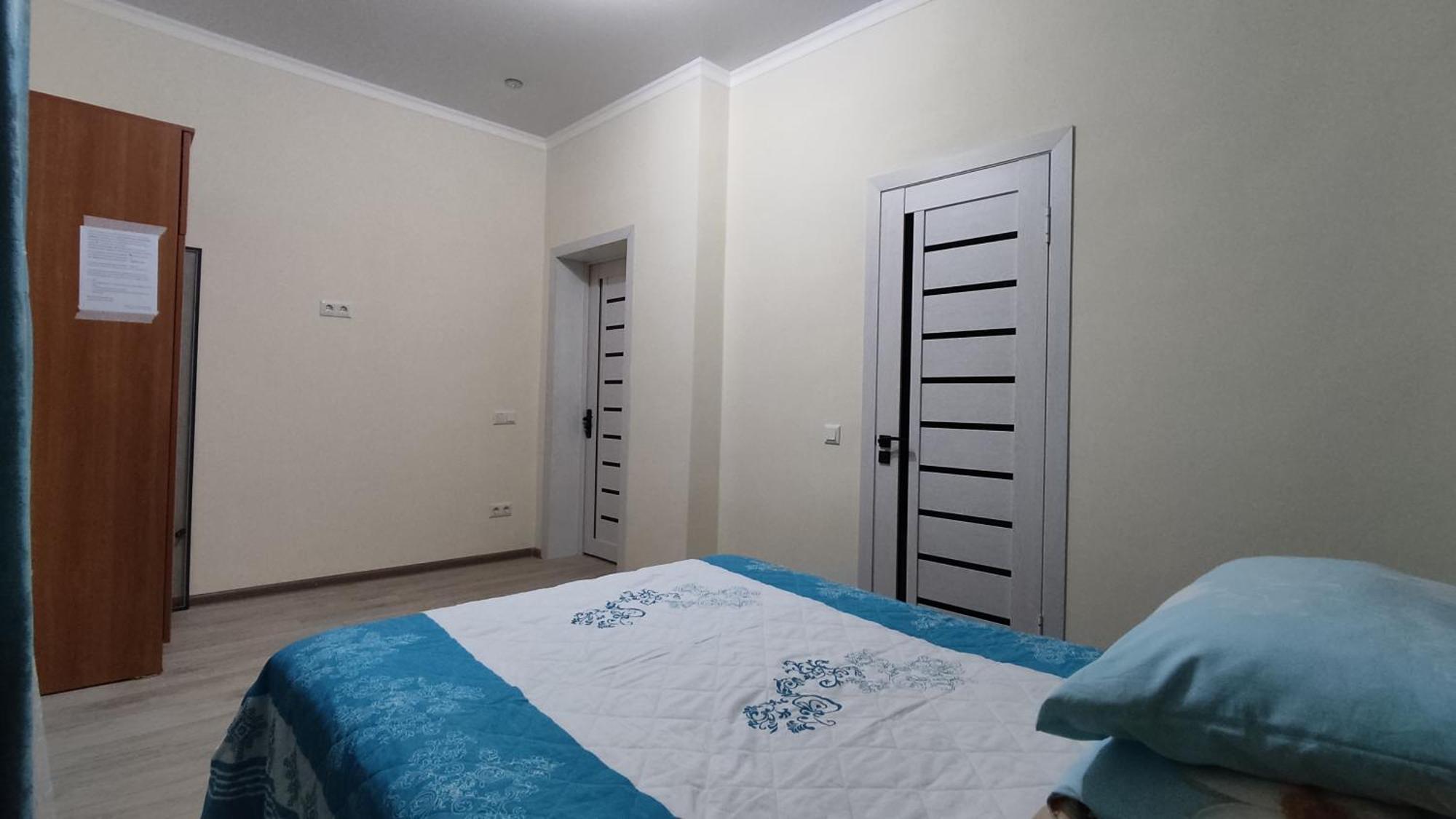 Tuenduek Guest House, Karakol Bilik gambar